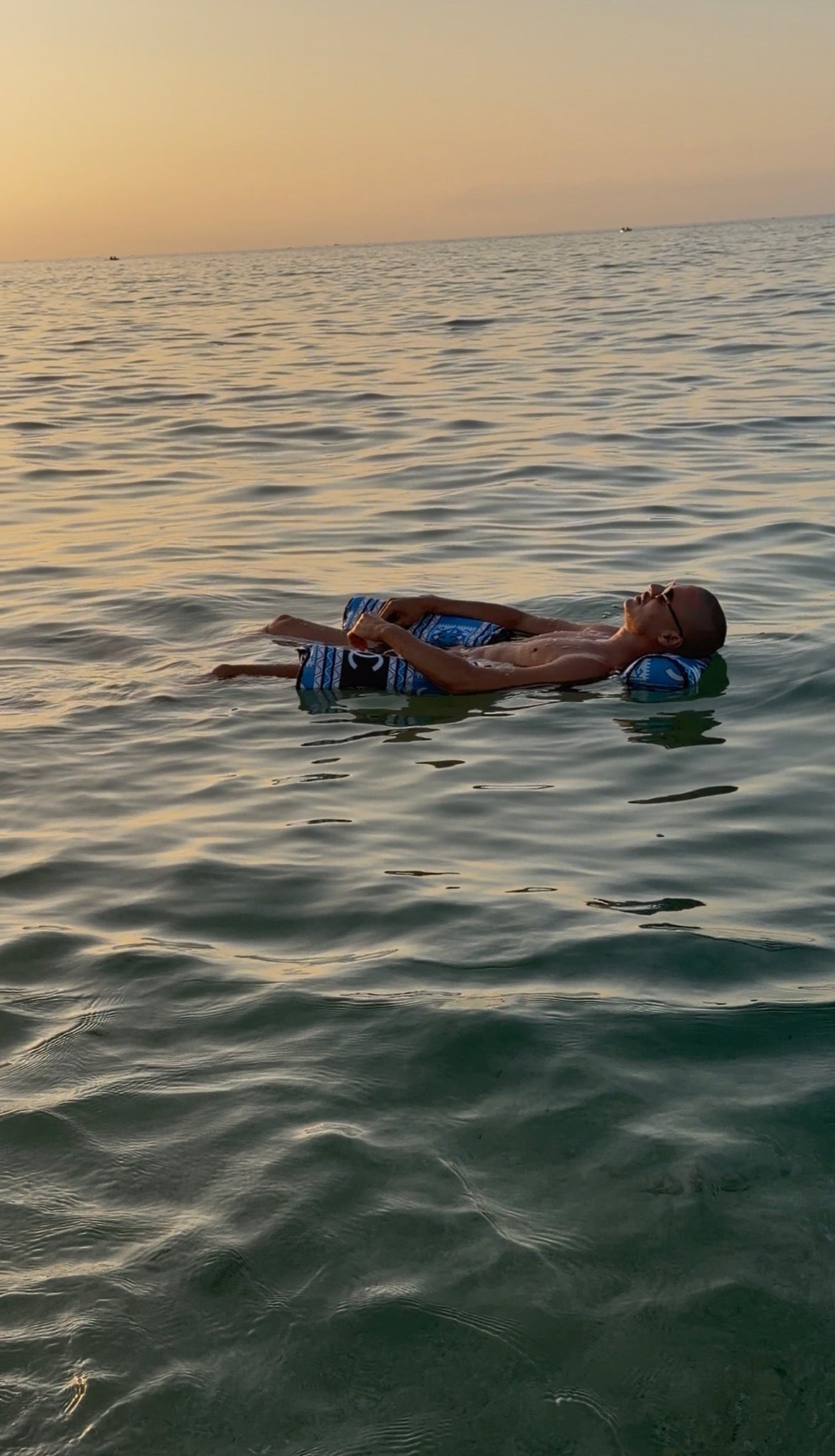 🌊 Floating Sea Hammock — أرجوحة الاسترخاء فوق الماء ✨