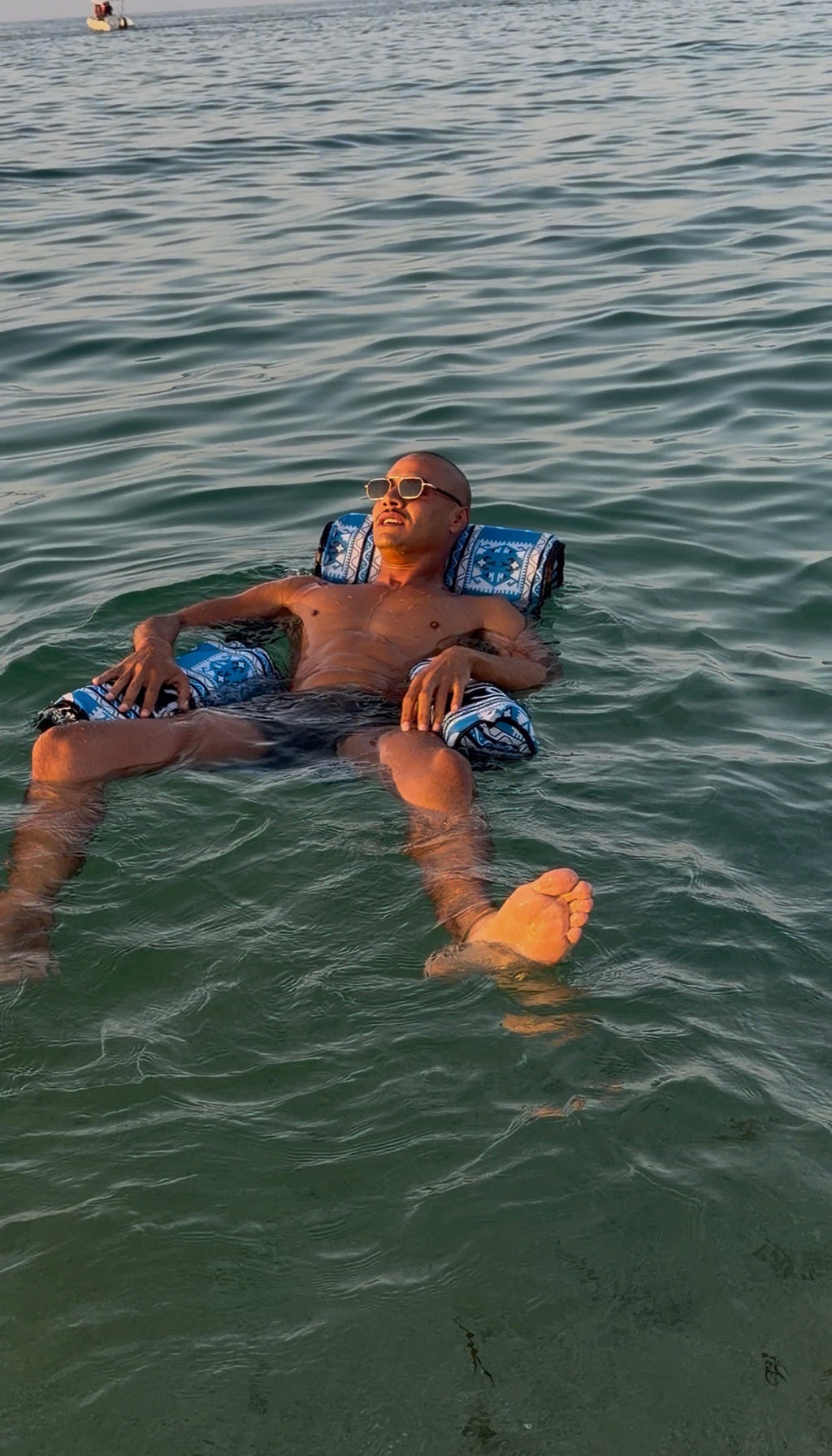 🌊 Floating Sea Hammock — أرجوحة الاسترخاء فوق الماء ✨