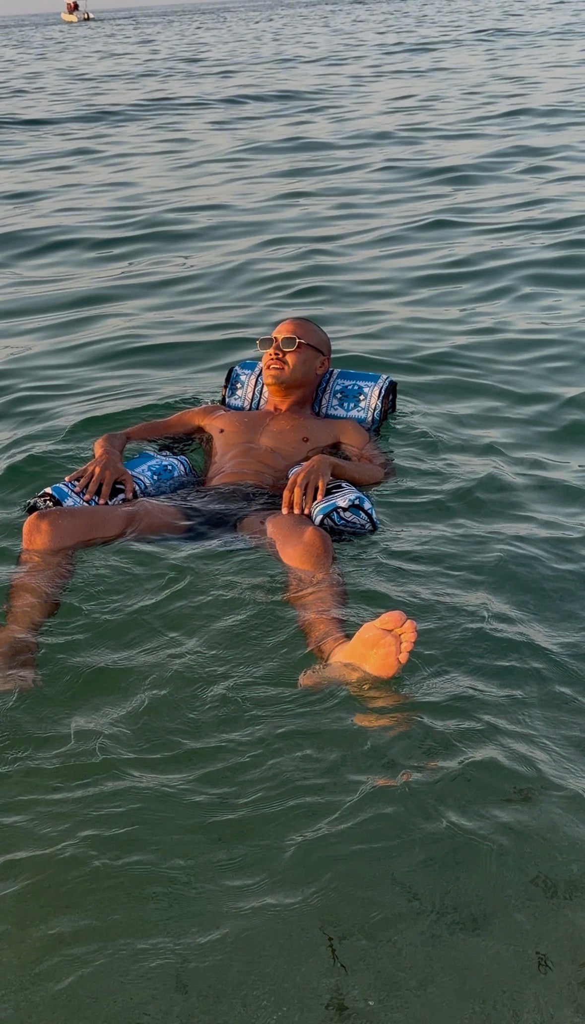🌊 Floating Sea Hammock — أرجوحة الاسترخاء فوق الماء ✨