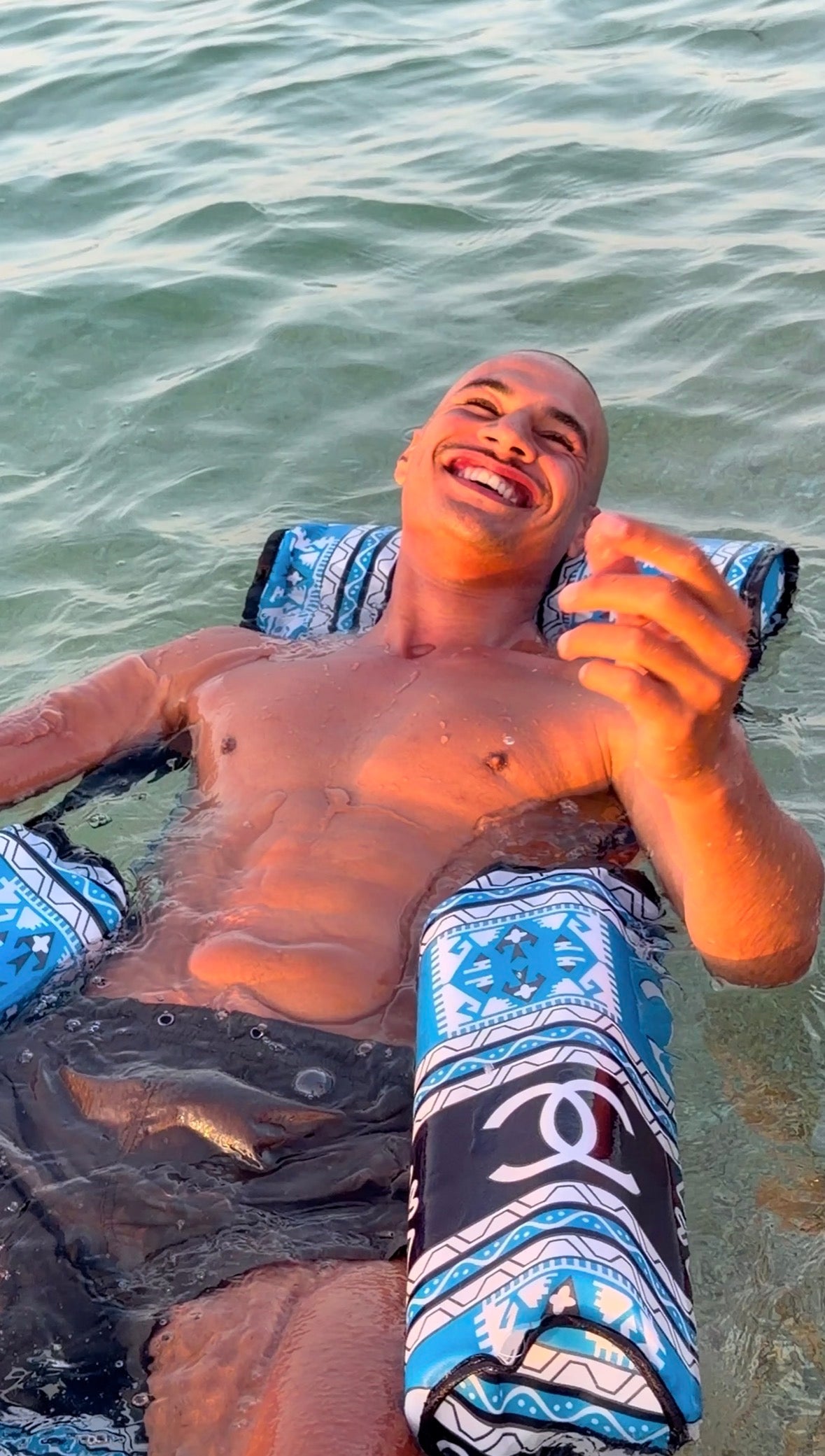 🌊 Floating Sea Hammock — أرجوحة الاسترخاء فوق الماء ✨